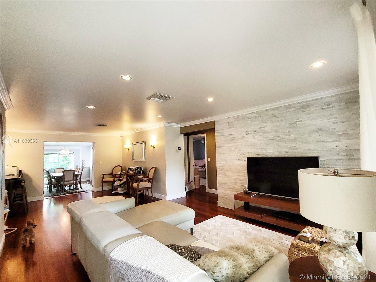 LLOYD ESTATES - Residential Lease