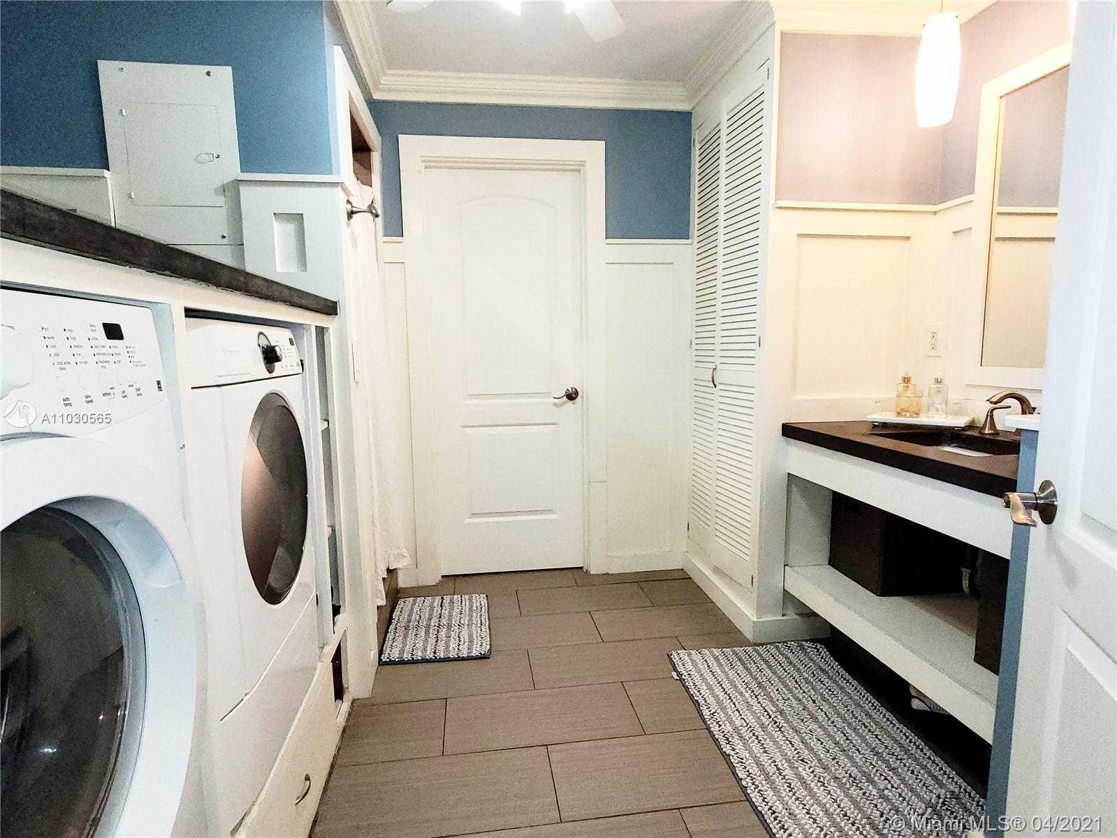 LLOYD ESTATES - Residential Lease