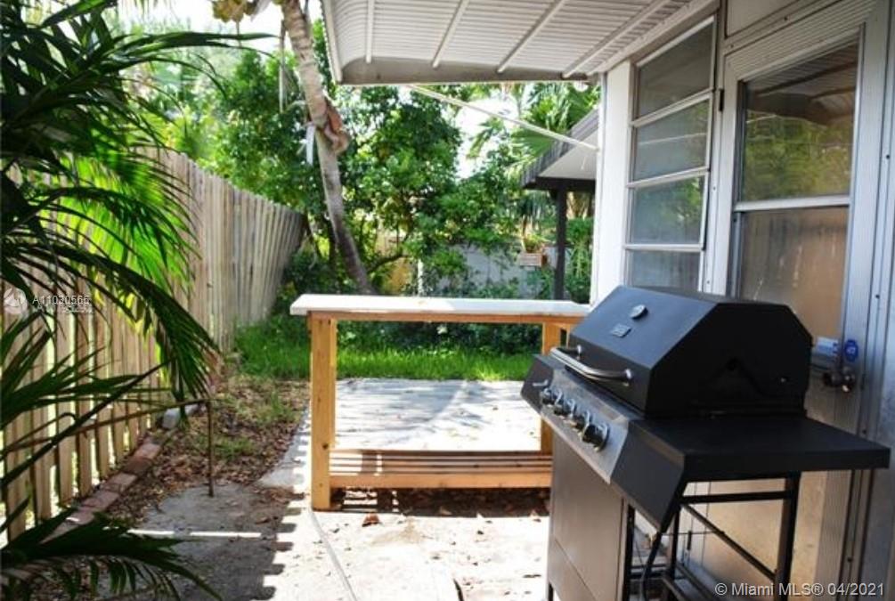 LLOYD ESTATES - Residential Lease