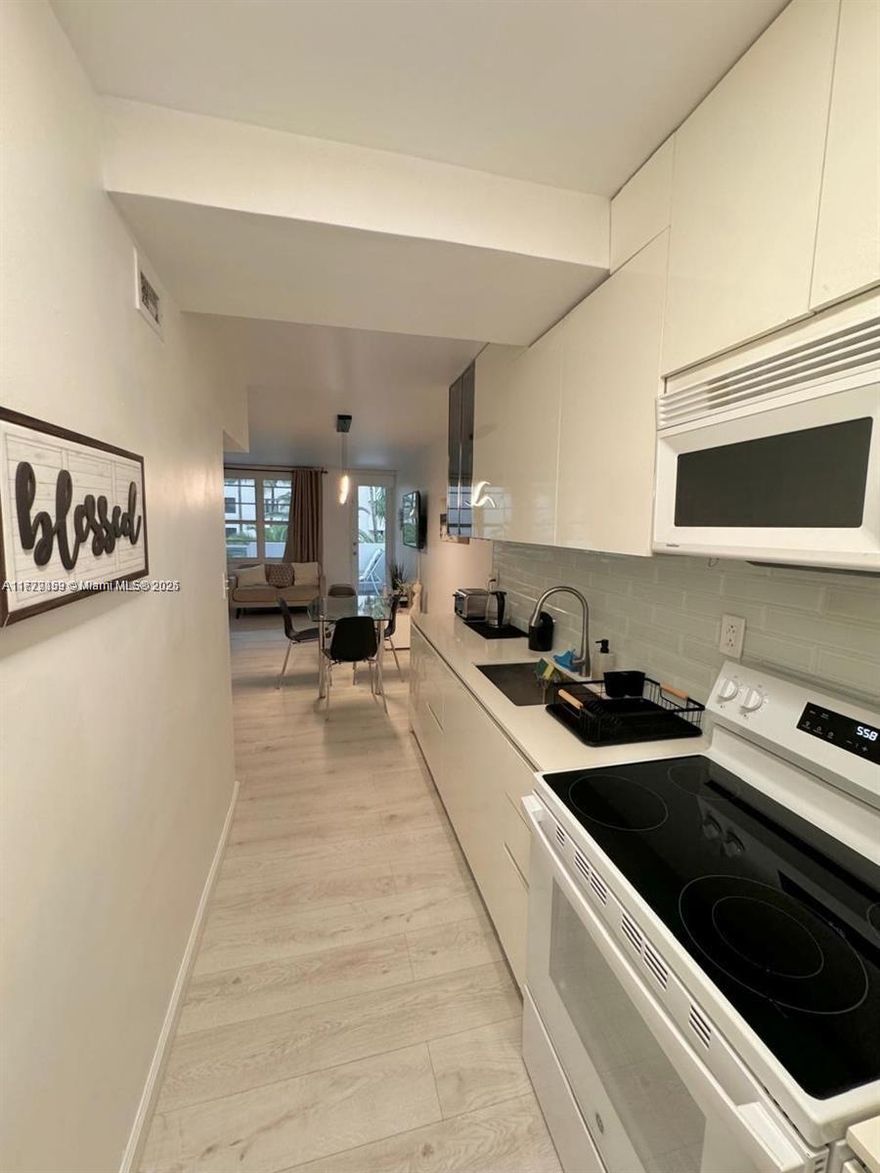 Experience this exquisite studio at Decoplage, fully upgraded with renovated flooring, an open balcony, and a modern bath and kitchen. This residence offers both comfort and elegance.

Ideally situated where Lincoln Road meets the ocean, Decoplage features a renovated lobby, an expansive heated pool, a fitness center, beach service, and valet parking.

A fantastic opportunity for investors, Decoplage’s flexible 30+ day rental policy allows for excellent income potential. Additional amenities include cable, internet, an oceanfront pool, and direct beach access. One parking space is included.