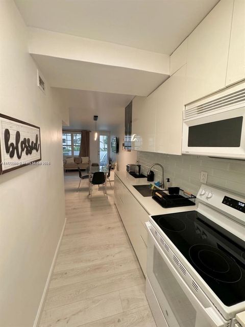 100 Lincoln Rd 430 Miami Beach FL 33139