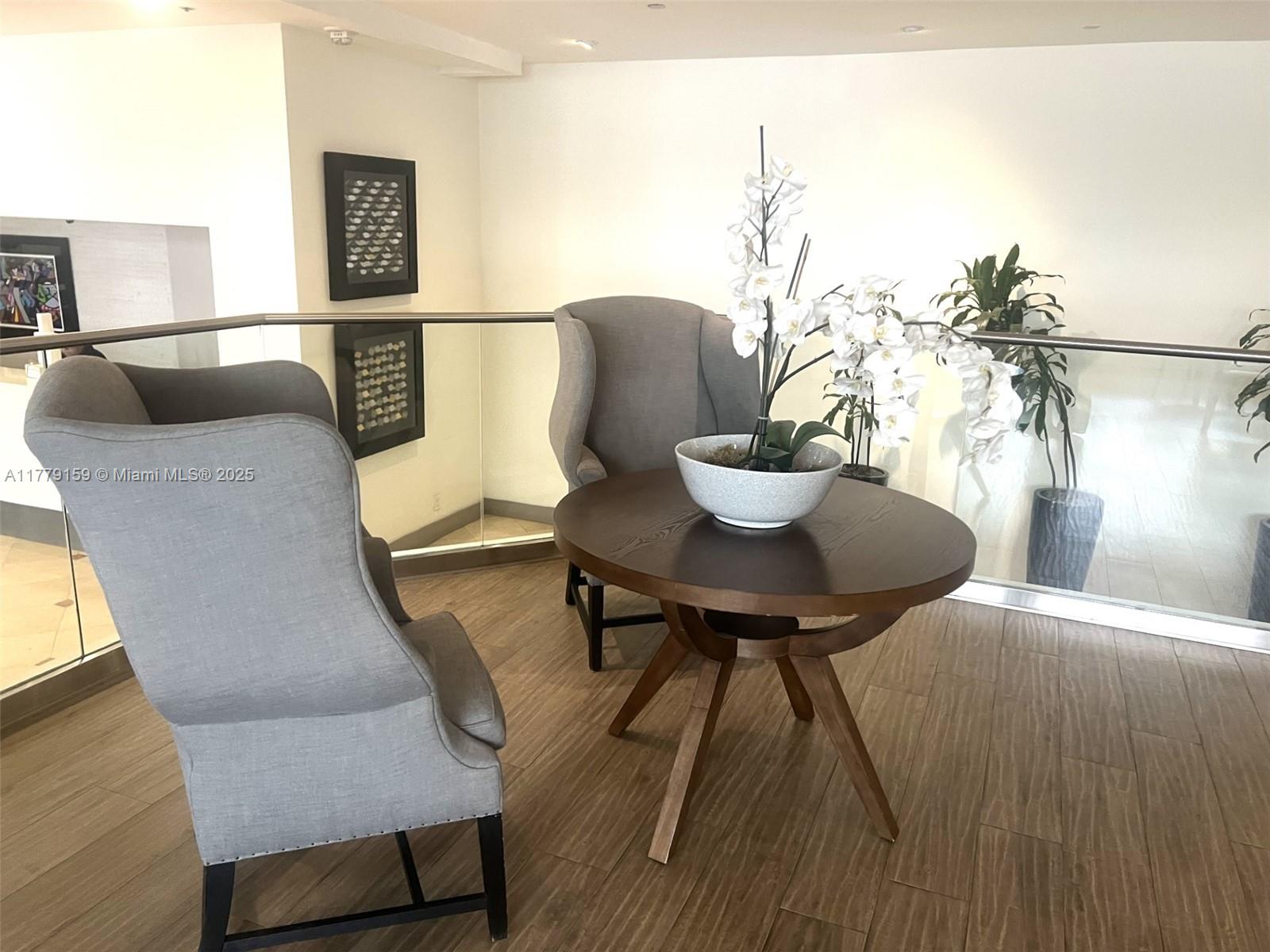 THE DECOPLAGE CONDO - Residential