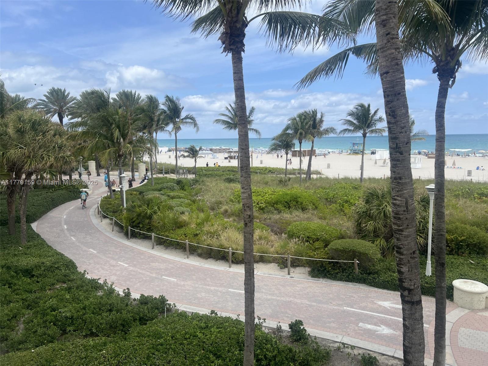 THE DECOPLAGE CONDO - Residential