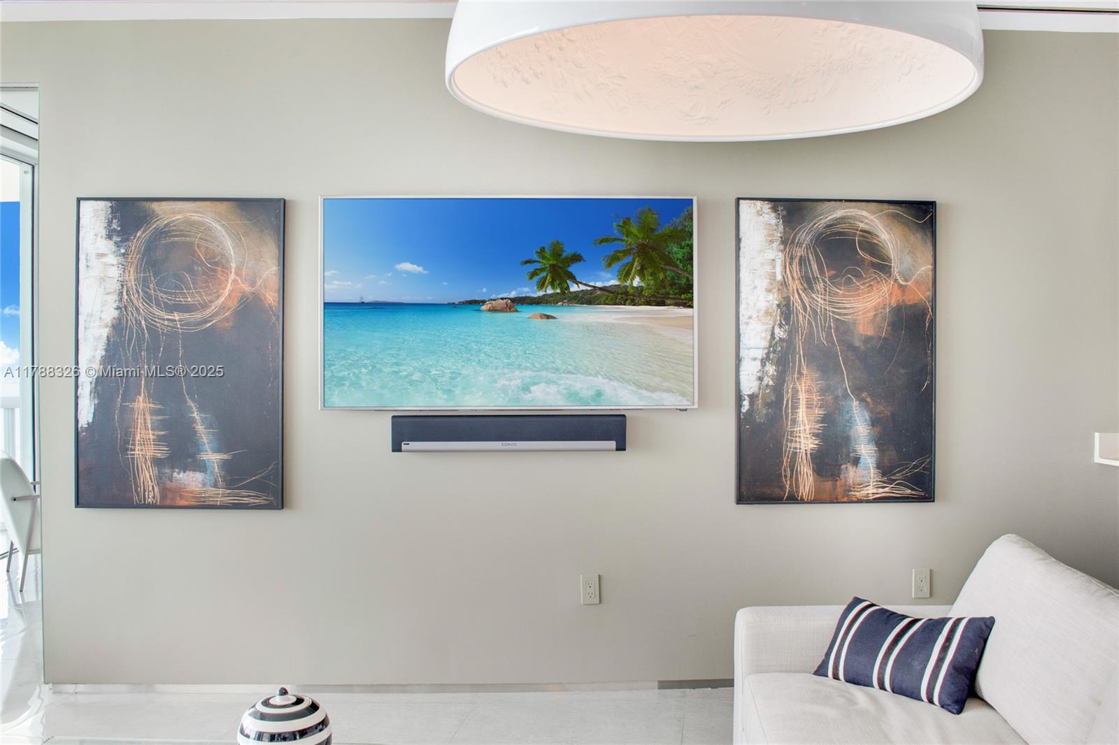 ICON CONDO - Residential