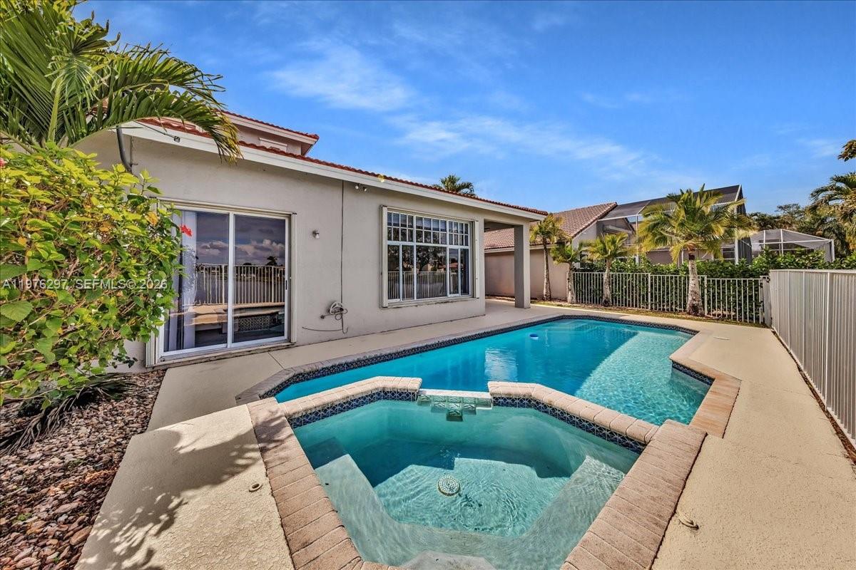 COCO LAKES - Residential