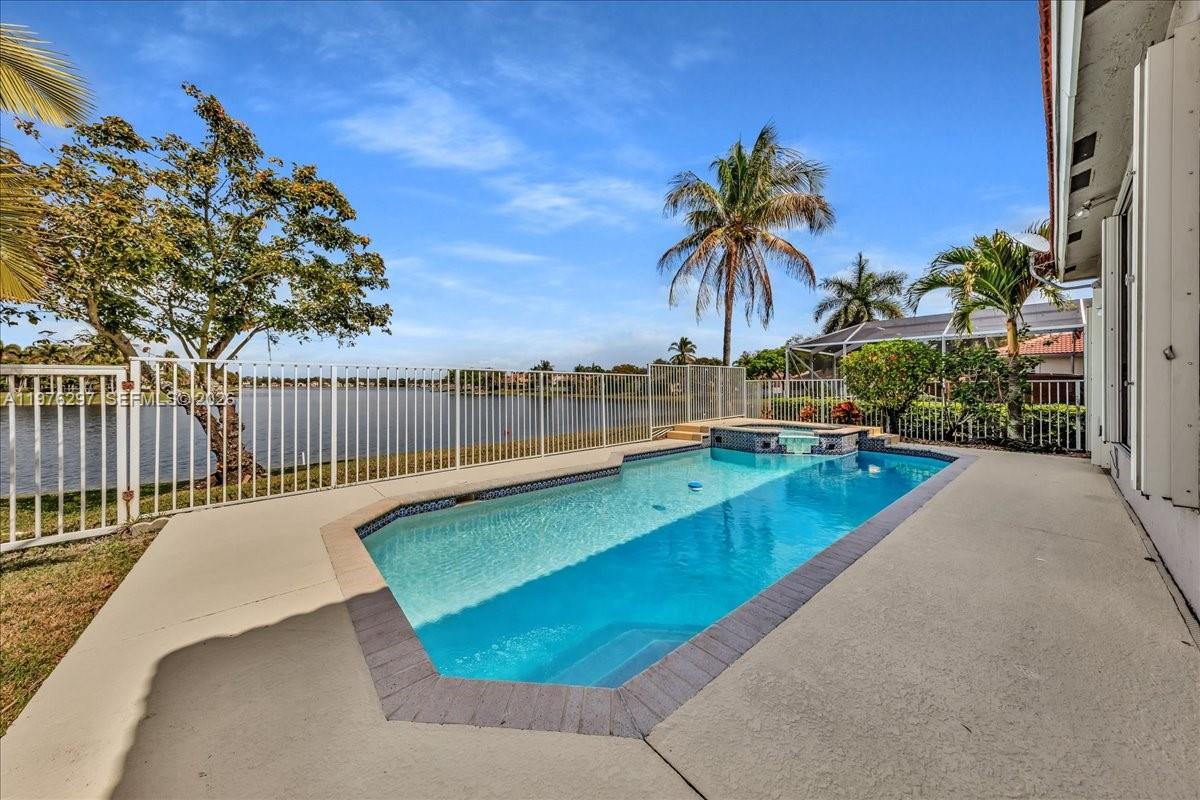 COCO LAKES - Residential