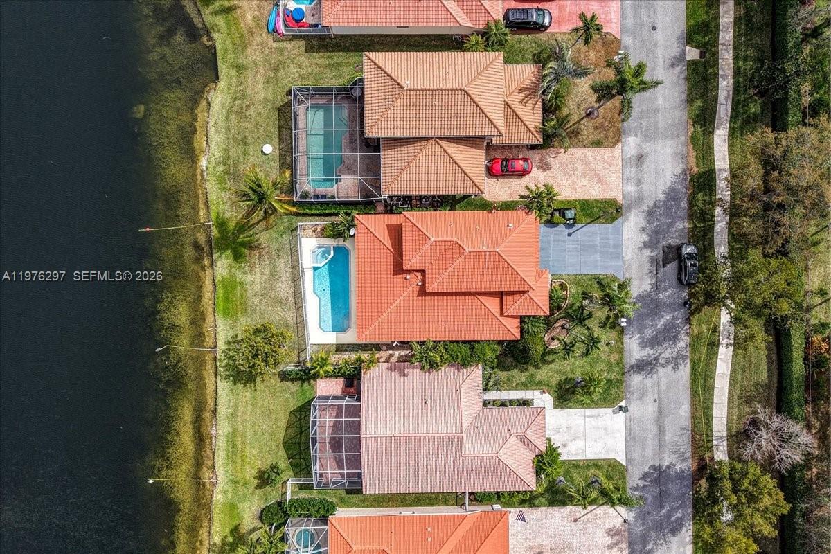 COCO LAKES - Residential