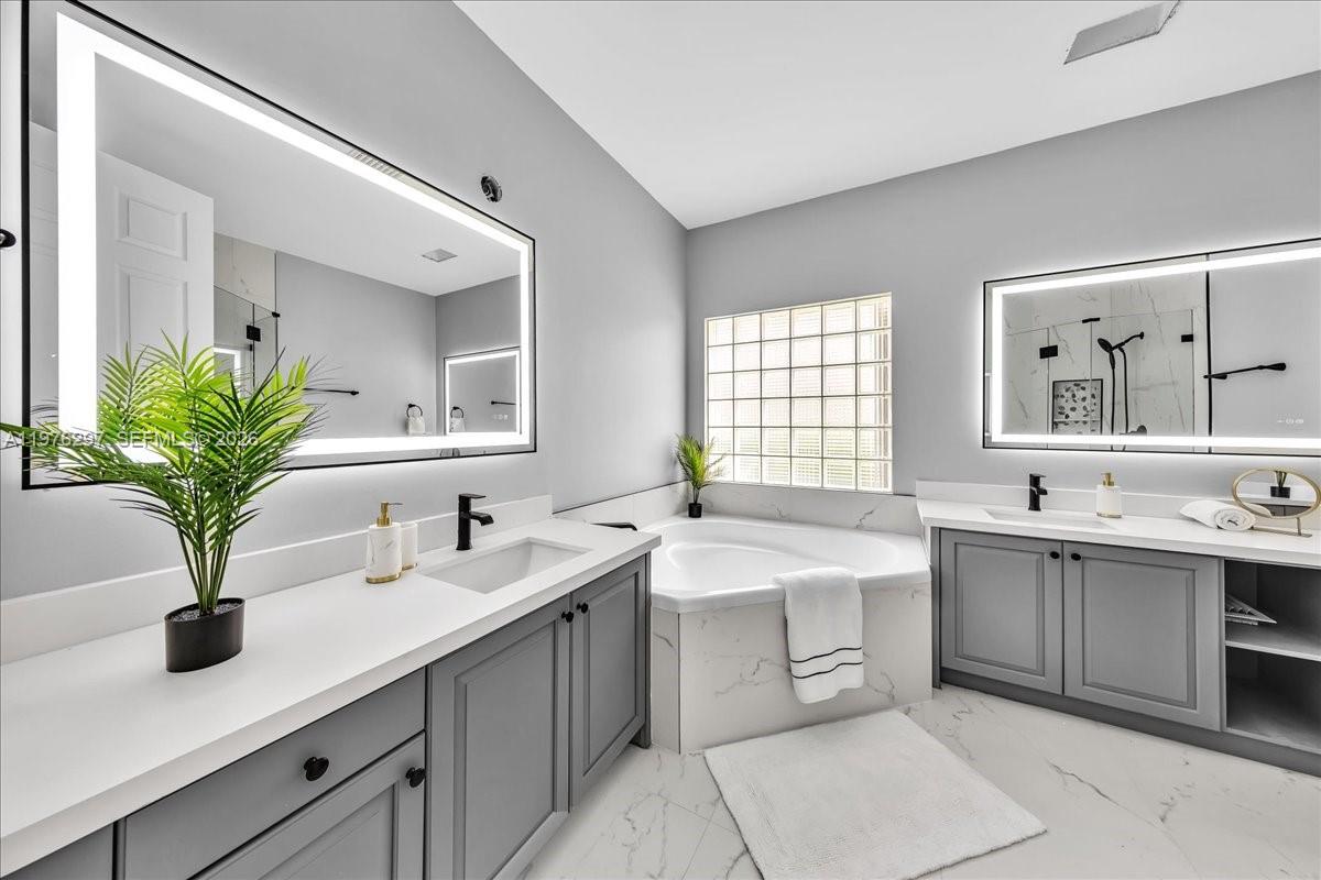 COCO LAKES - Residential