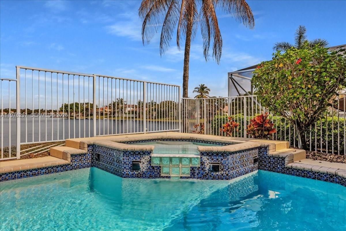 COCO LAKES - Residential