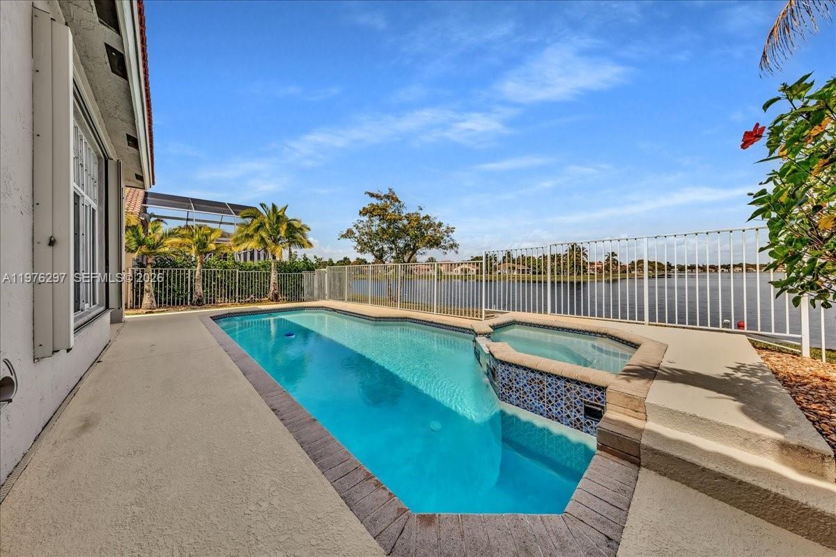 COCO LAKES - Residential