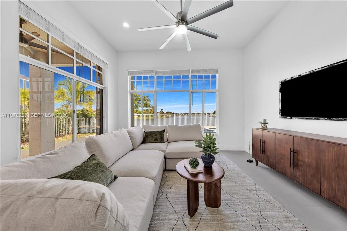 COCO LAKES - Residential