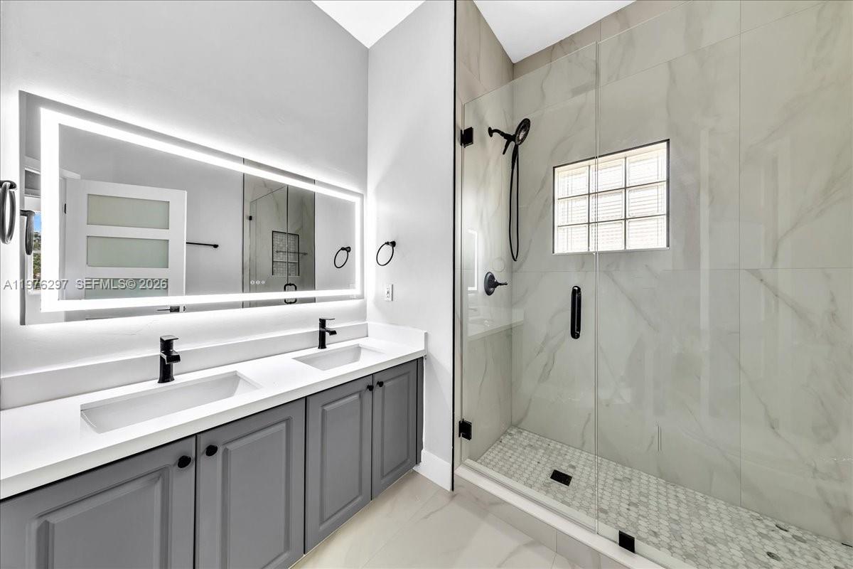 COCO LAKES - Residential