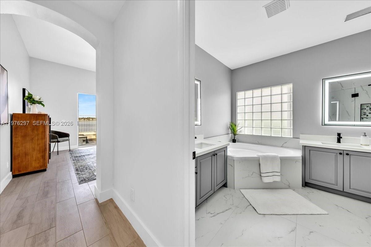 COCO LAKES - Residential