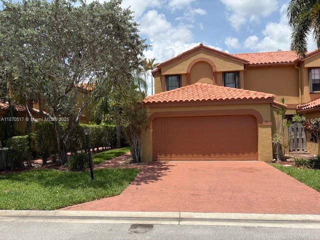Exceptional value in Boca Raton, don't miss this opportunity!!, Ligth and bright gorgeous Townhouse rarely available in the highly desired Casa Sul Lago, Boca Fontana with stunning lake views, 2 car garage, driveway space for 2 more cars, 3 large bedrooms, 2.5 bathrooms, spacious living room with wood burning fireplace, leading onto screen patio, accordion shutters, 2 community club house, 2 pools, basketball and tennis courts.