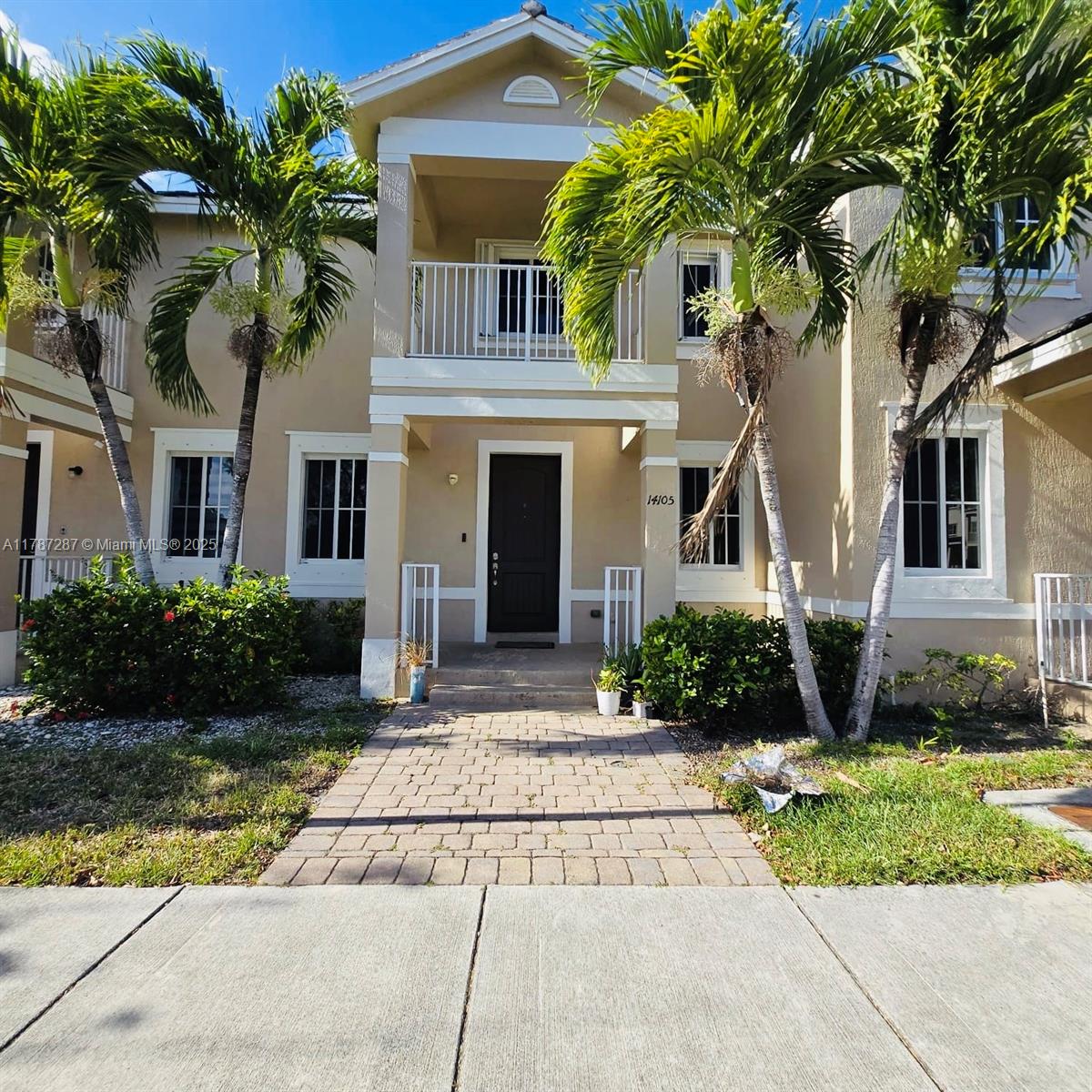 Rental Property at 14105 Sw 270th Ter, Homestead, Miami-Dade County, Florida - Bedrooms: 3 
Bathrooms: 3  - $2,500 MO.