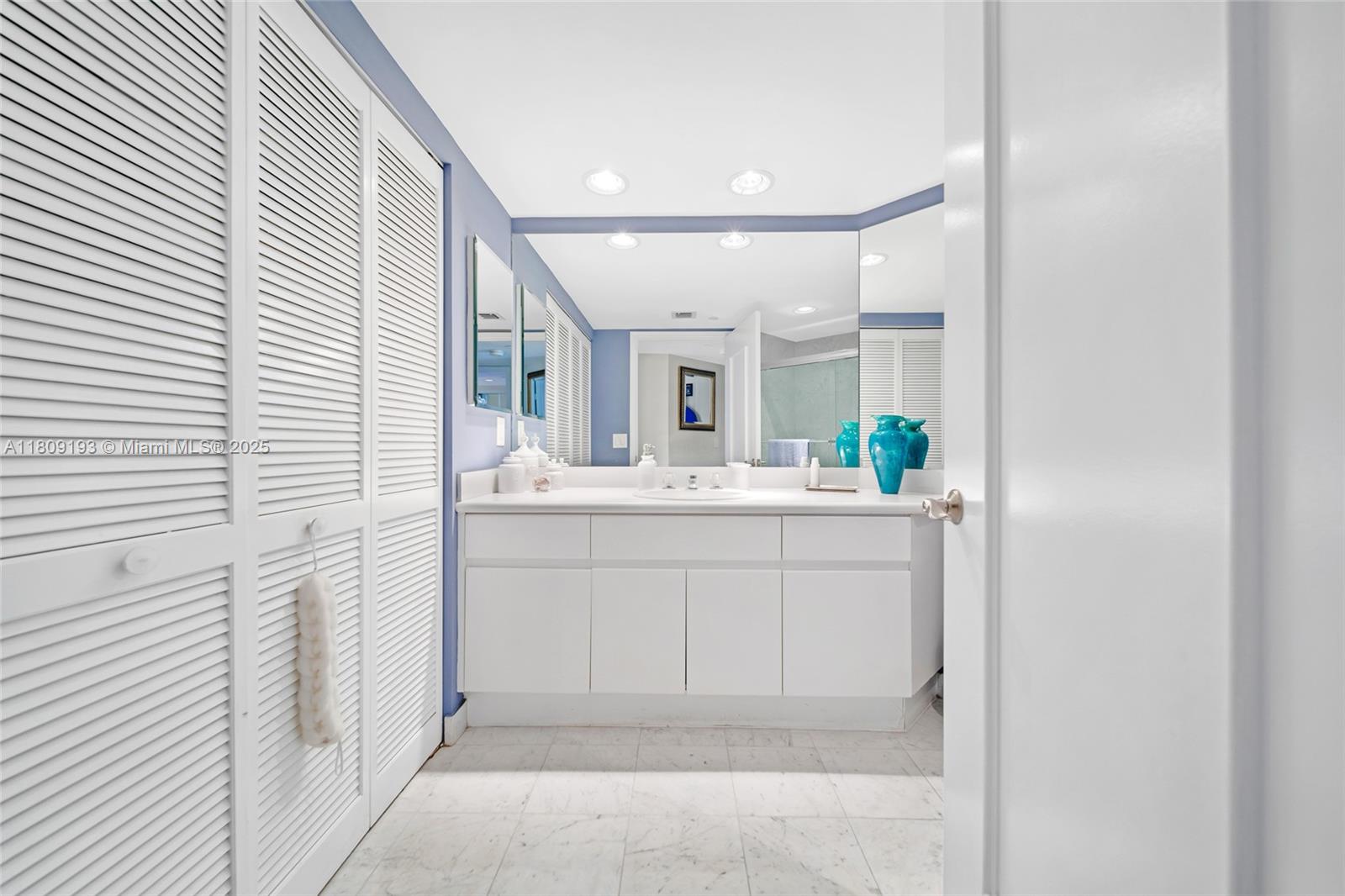 OCEANIA II CONDO - Residential