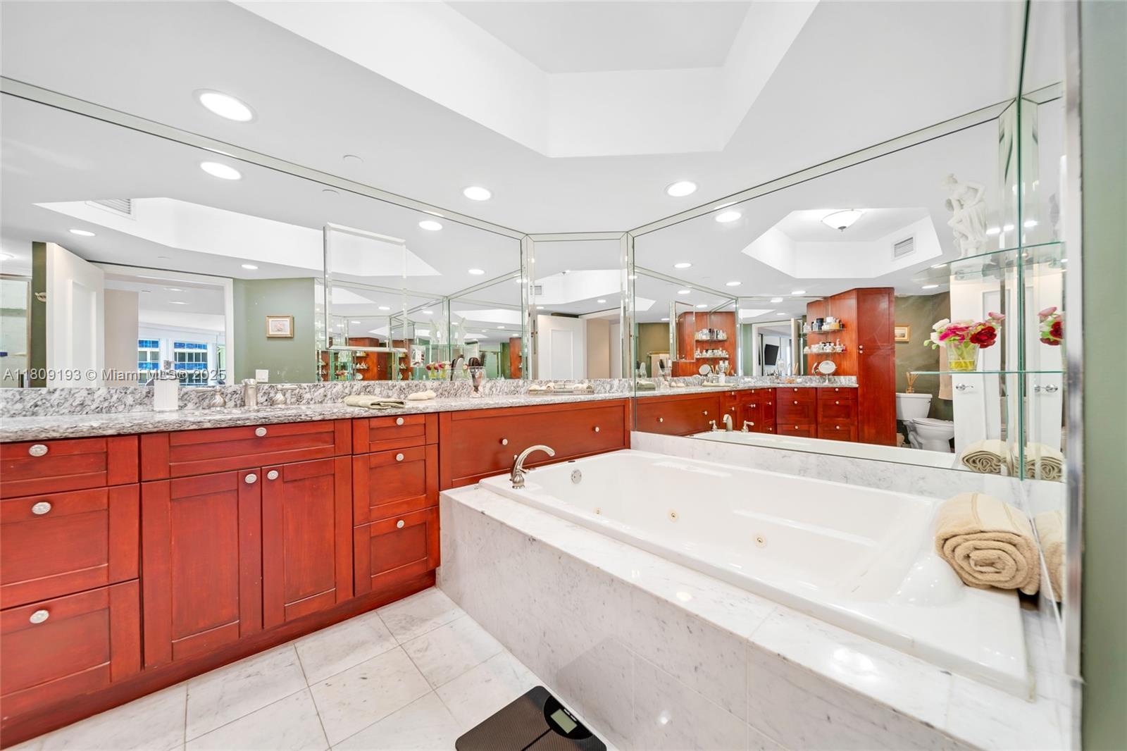 OCEANIA II CONDO - Residential