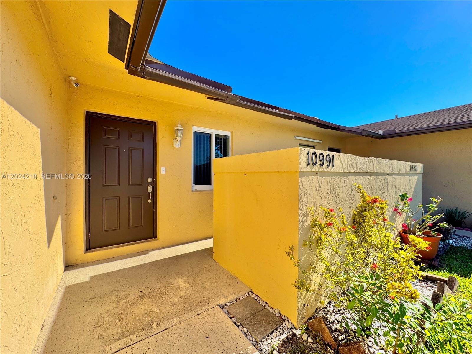 SUNRISE GOLF VILLAGE SEC - Residential Lease