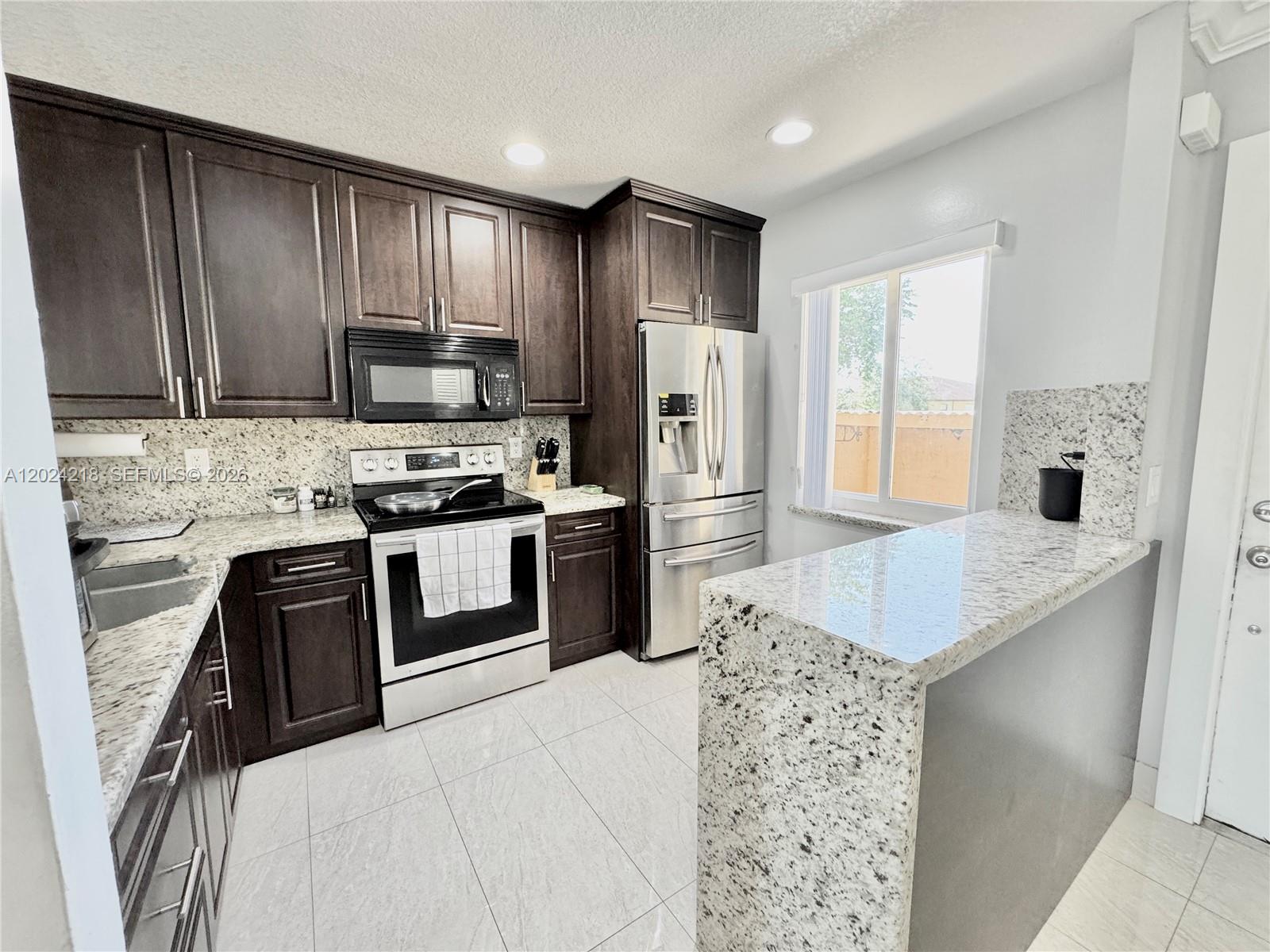 SUNRISE GOLF VILLAGE SEC - Residential Lease