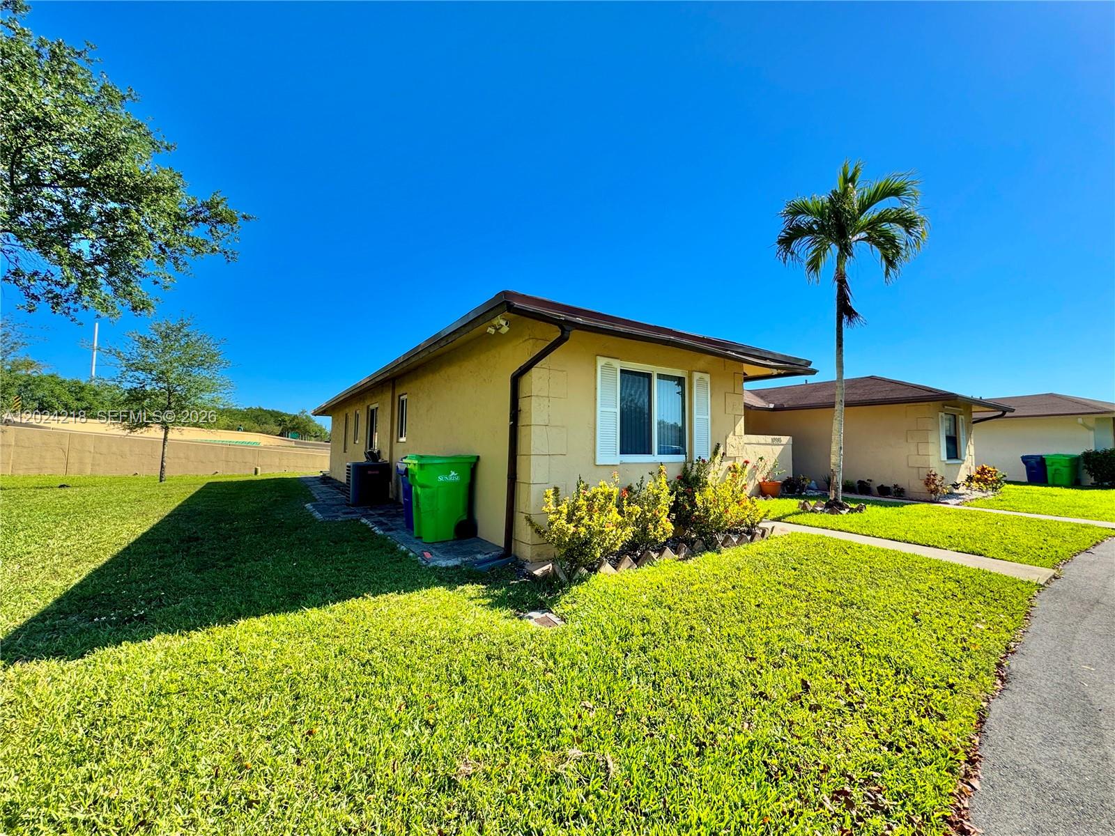 SUNRISE GOLF VILLAGE SEC - Residential Lease