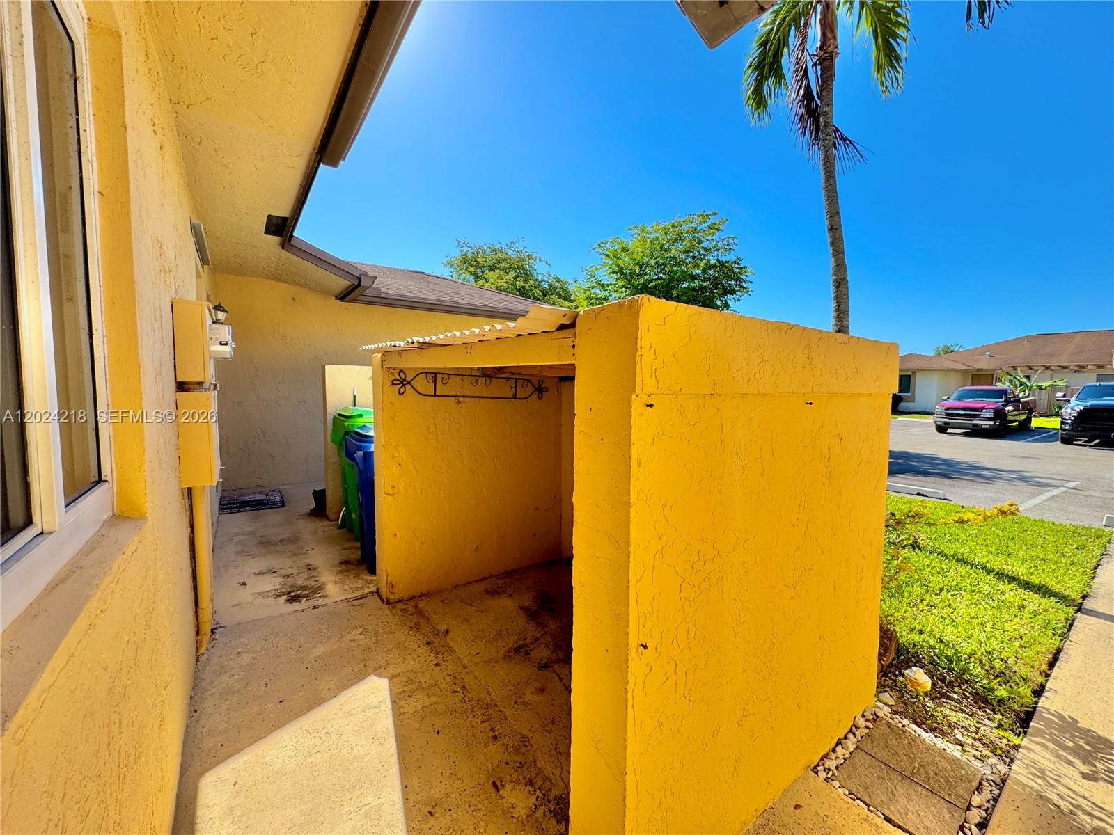 SUNRISE GOLF VILLAGE SEC - Residential Lease