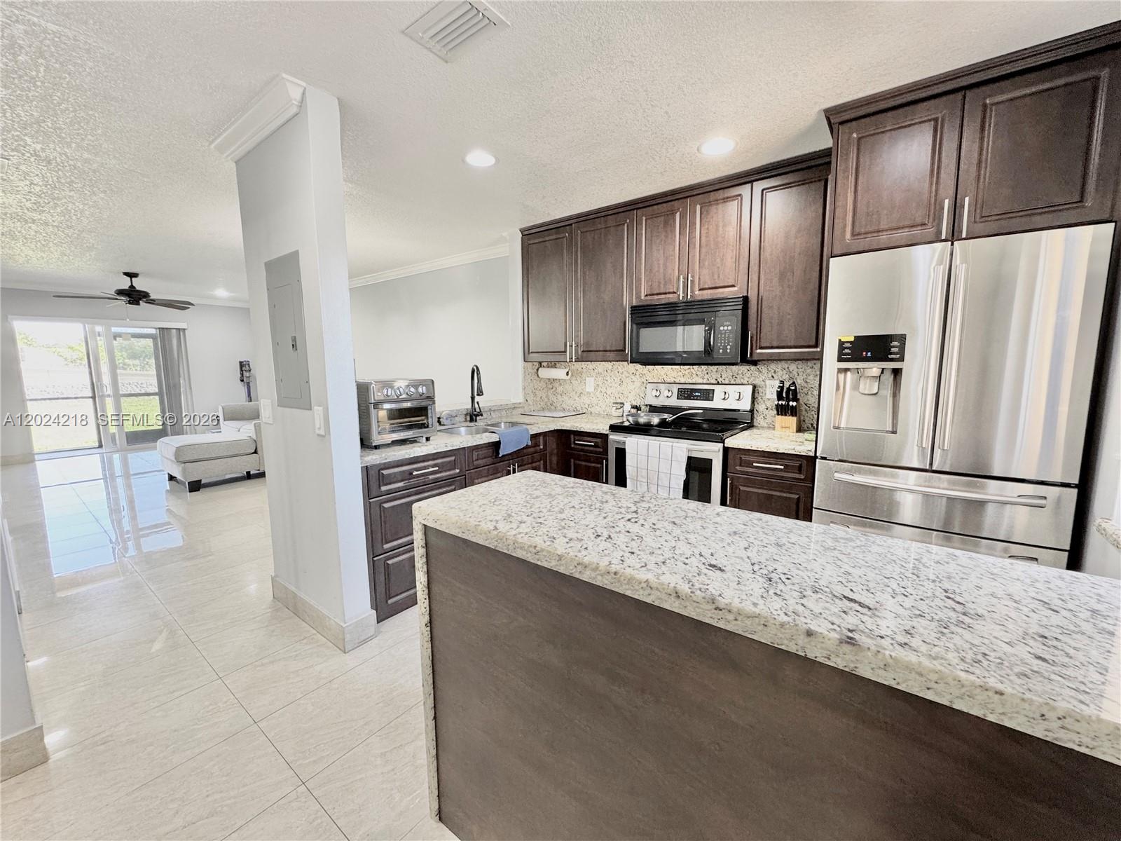 SUNRISE GOLF VILLAGE SEC - Residential Lease