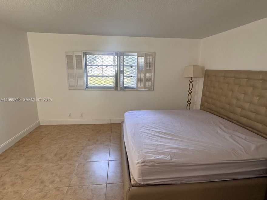 Fantastic, cozy 1 bed 1.5 baths unit in the wonderful Three Island area. Freshly painted. Secured, well located. Minutes to the beach. Easy to show! Call for details.