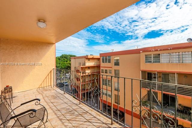 PALM-EAST GARDENS CONDO - Residential