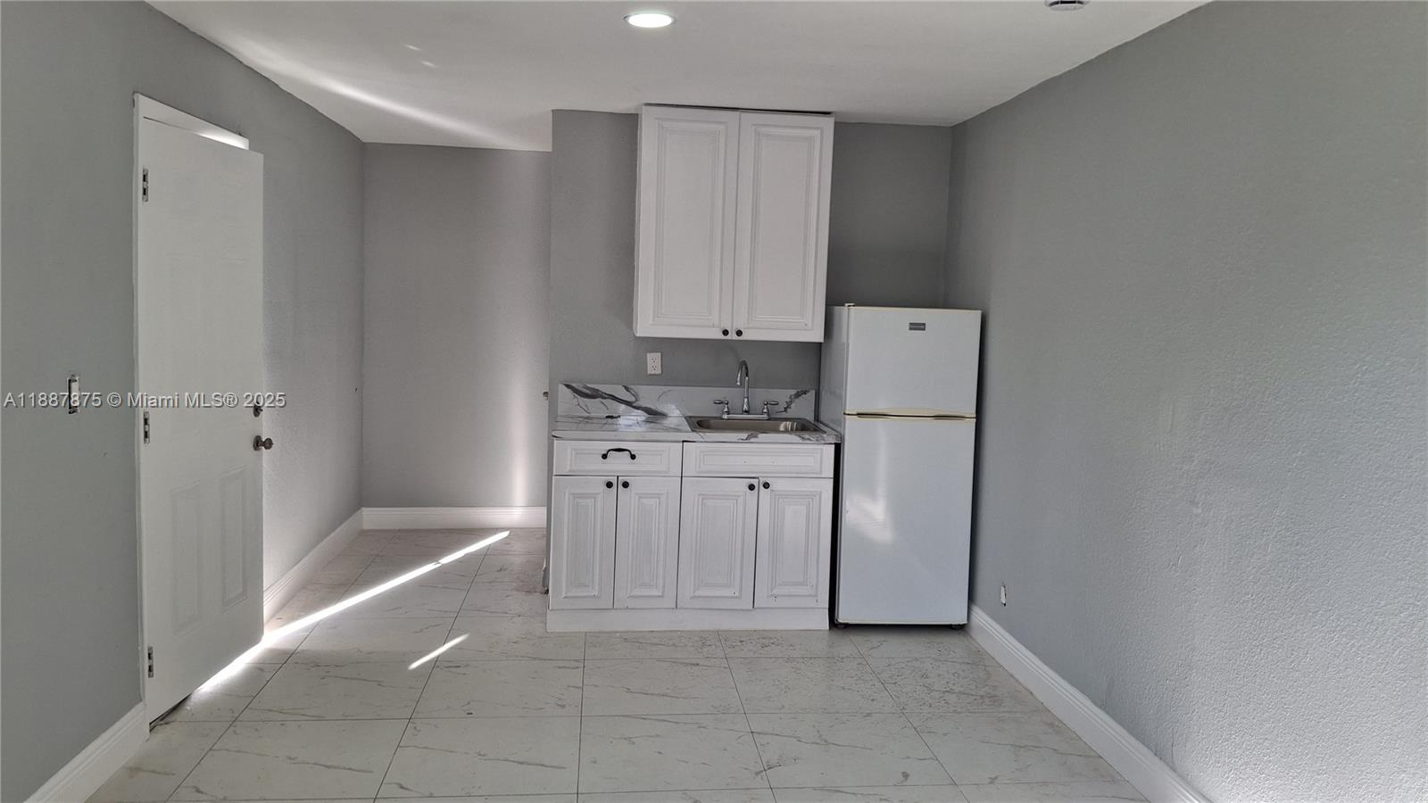 HIALEAH 14 ADDN - Residential Lease