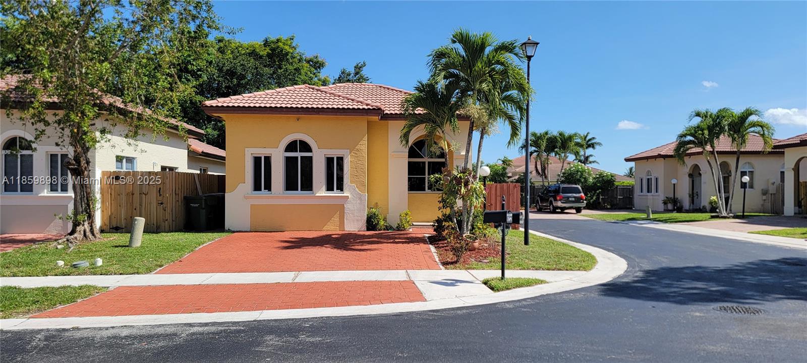 Beautiful single-family home, corner lot in a double gated community, ready to move in, 3 minutes from publix, walmart, Walgreens, and 5 minutes from the Turnpike.