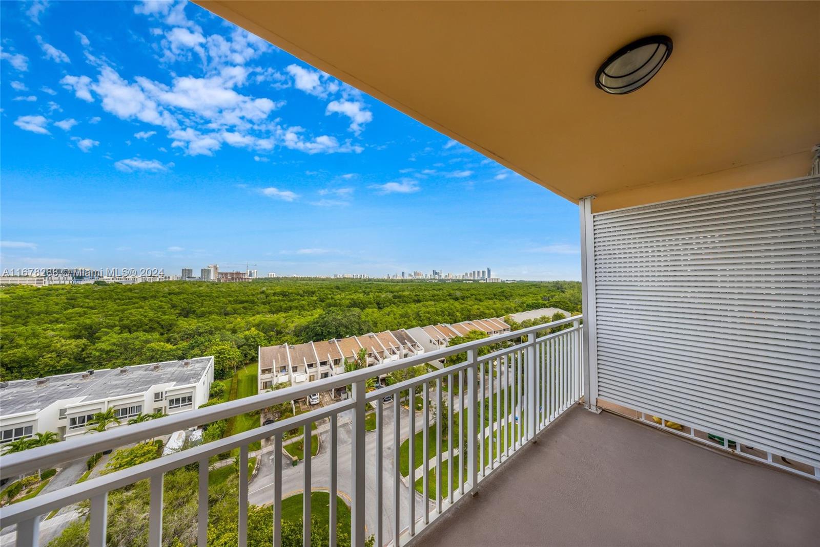 WATERSIDE TOWERS CONDO - Residential