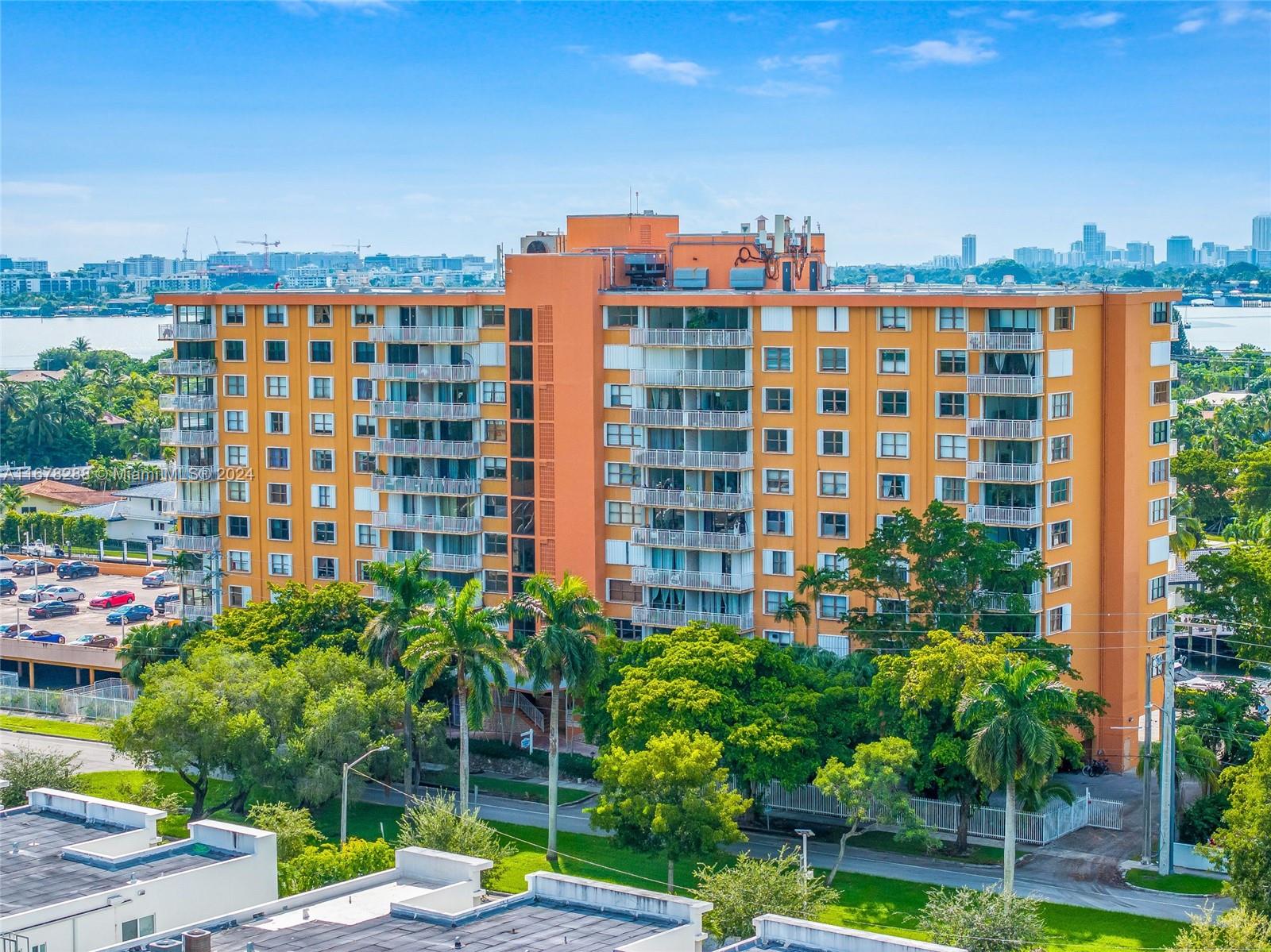 WATERSIDE TOWERS CONDO - Residential