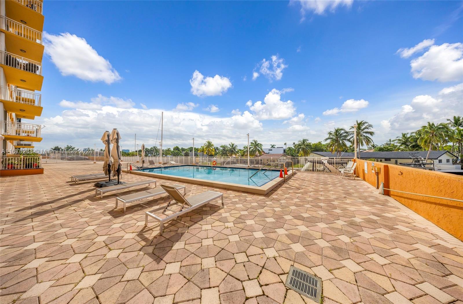 WATERSIDE TOWERS CONDO - Residential