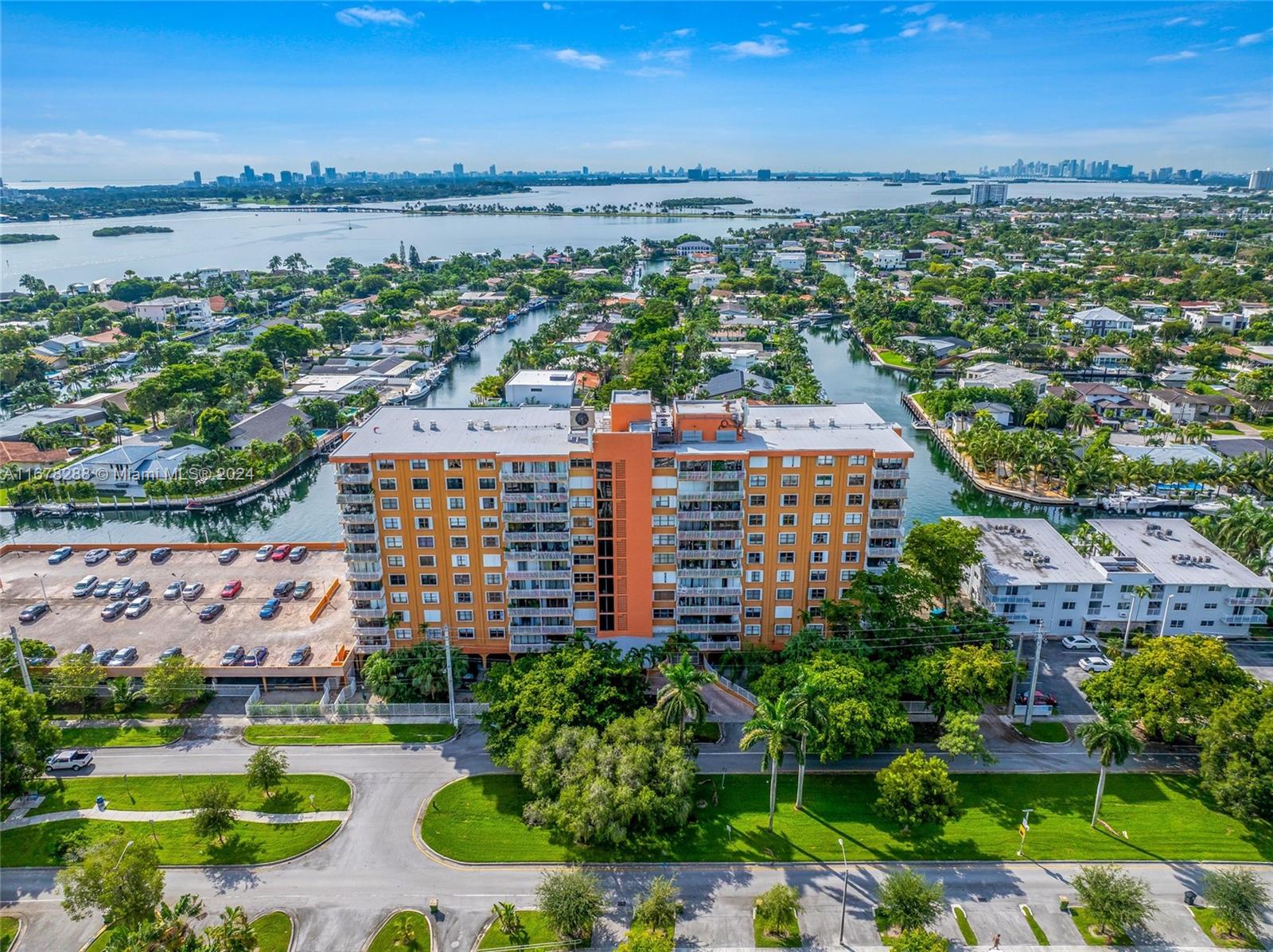 WATERSIDE TOWERS CONDO - Residential