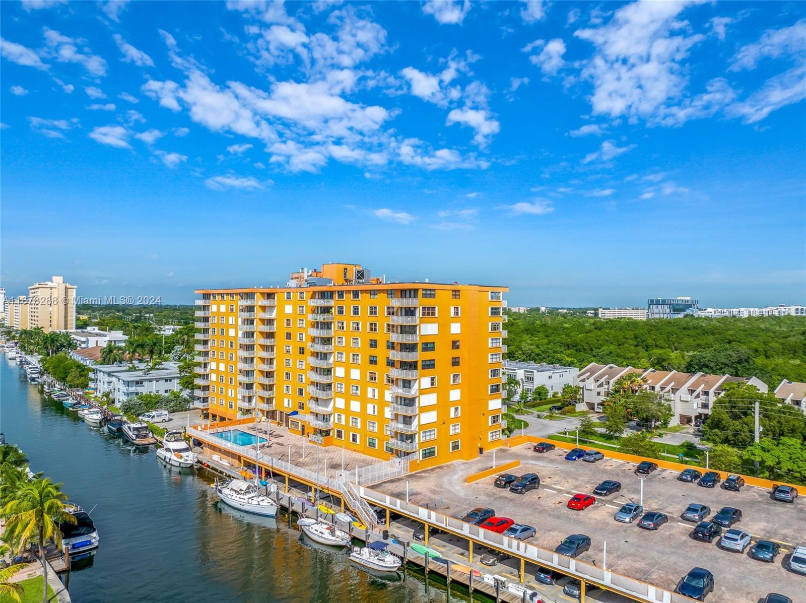 WATERSIDE TOWERS CONDO - Residential