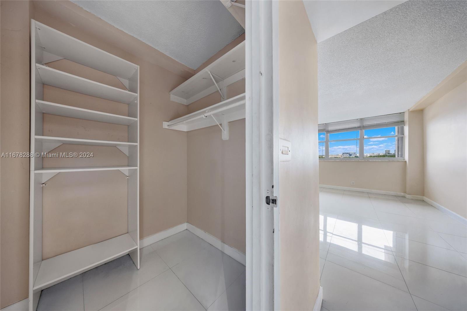 WATERSIDE TOWERS CONDO - Residential