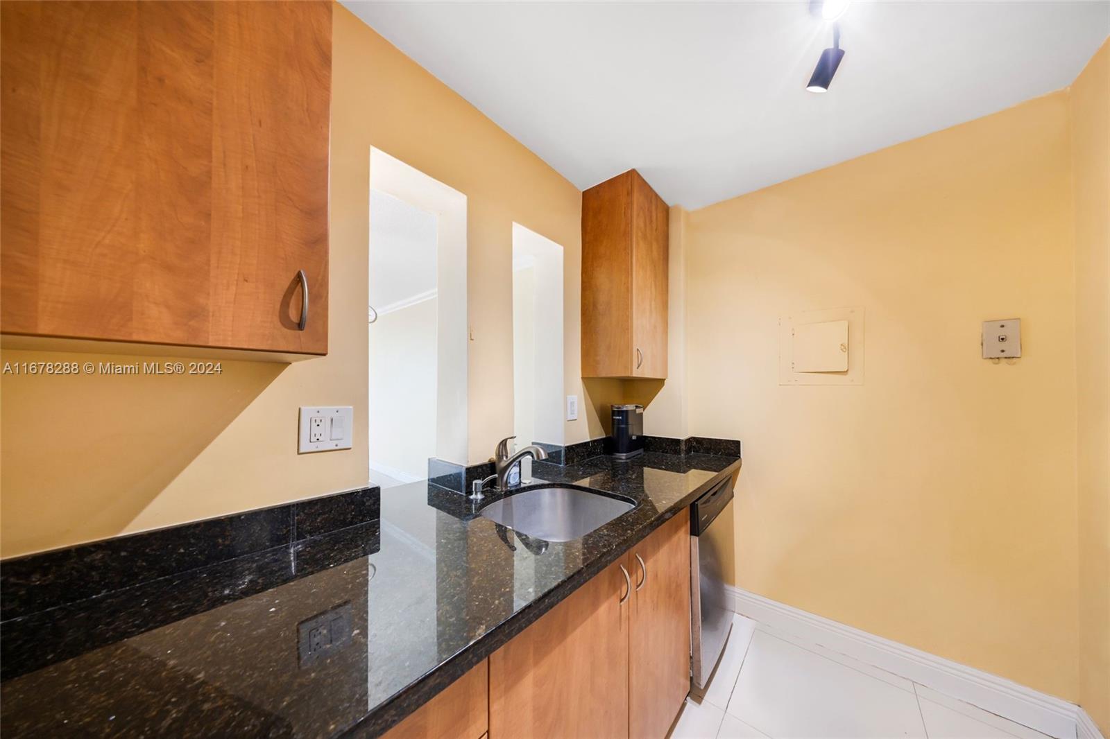 WATERSIDE TOWERS CONDO - Residential