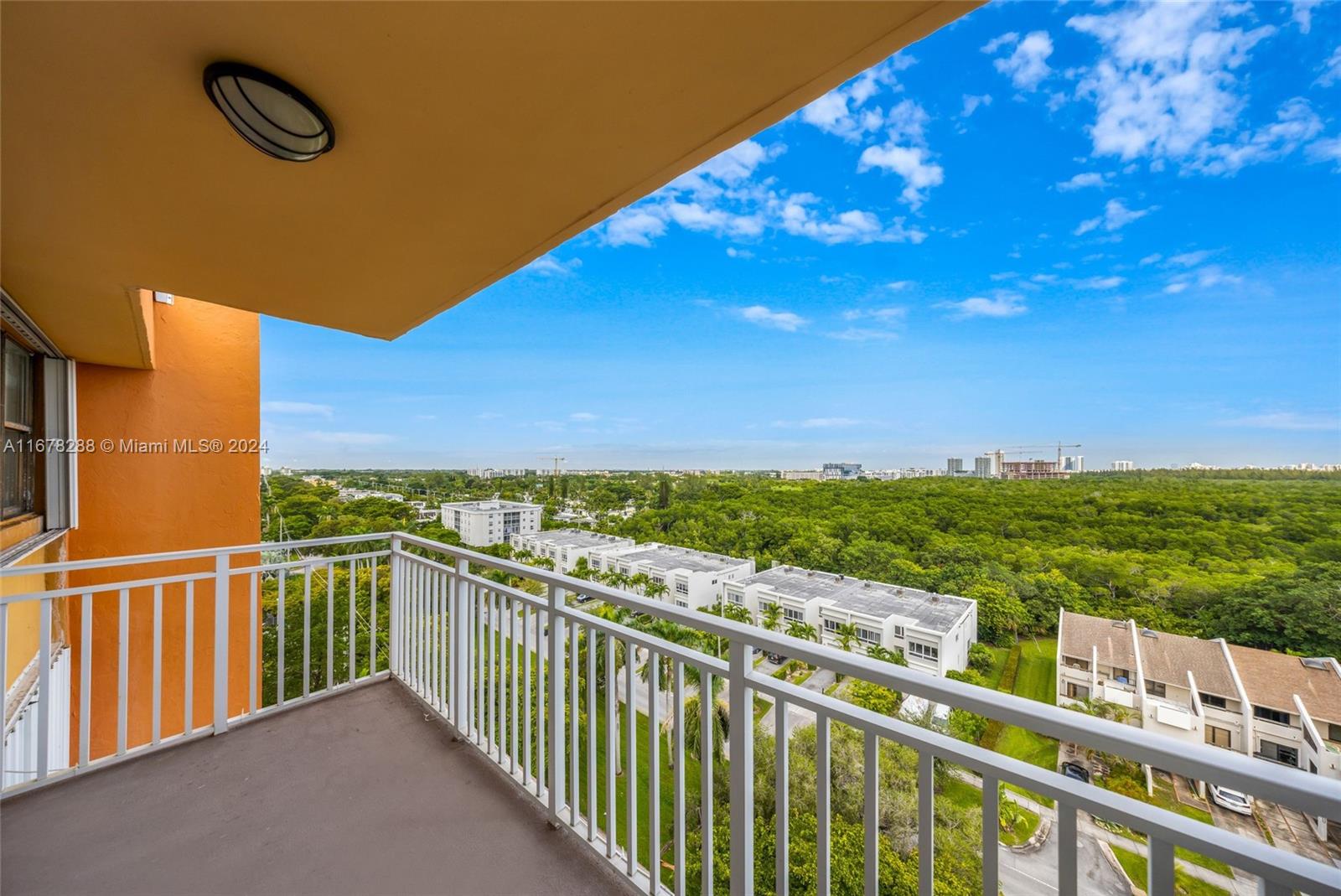 WATERSIDE TOWERS CONDO - Residential