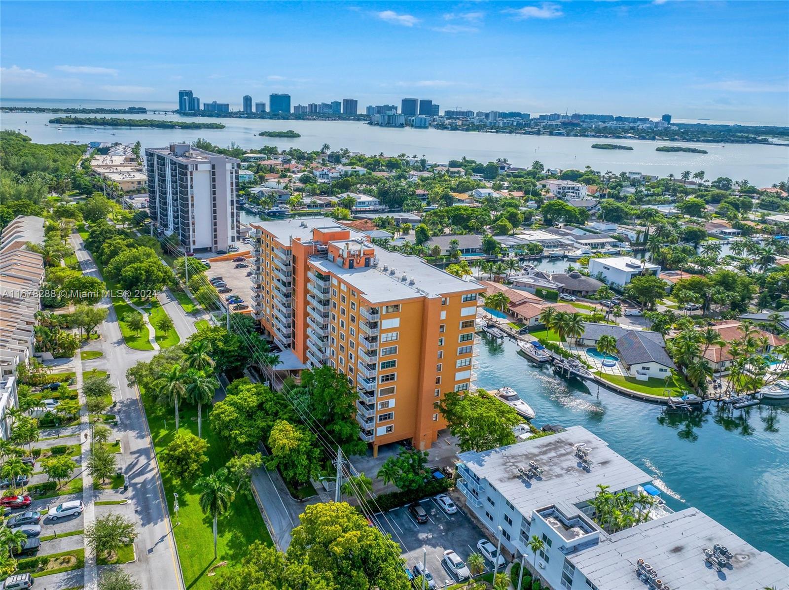 WATERSIDE TOWERS CONDO - Residential