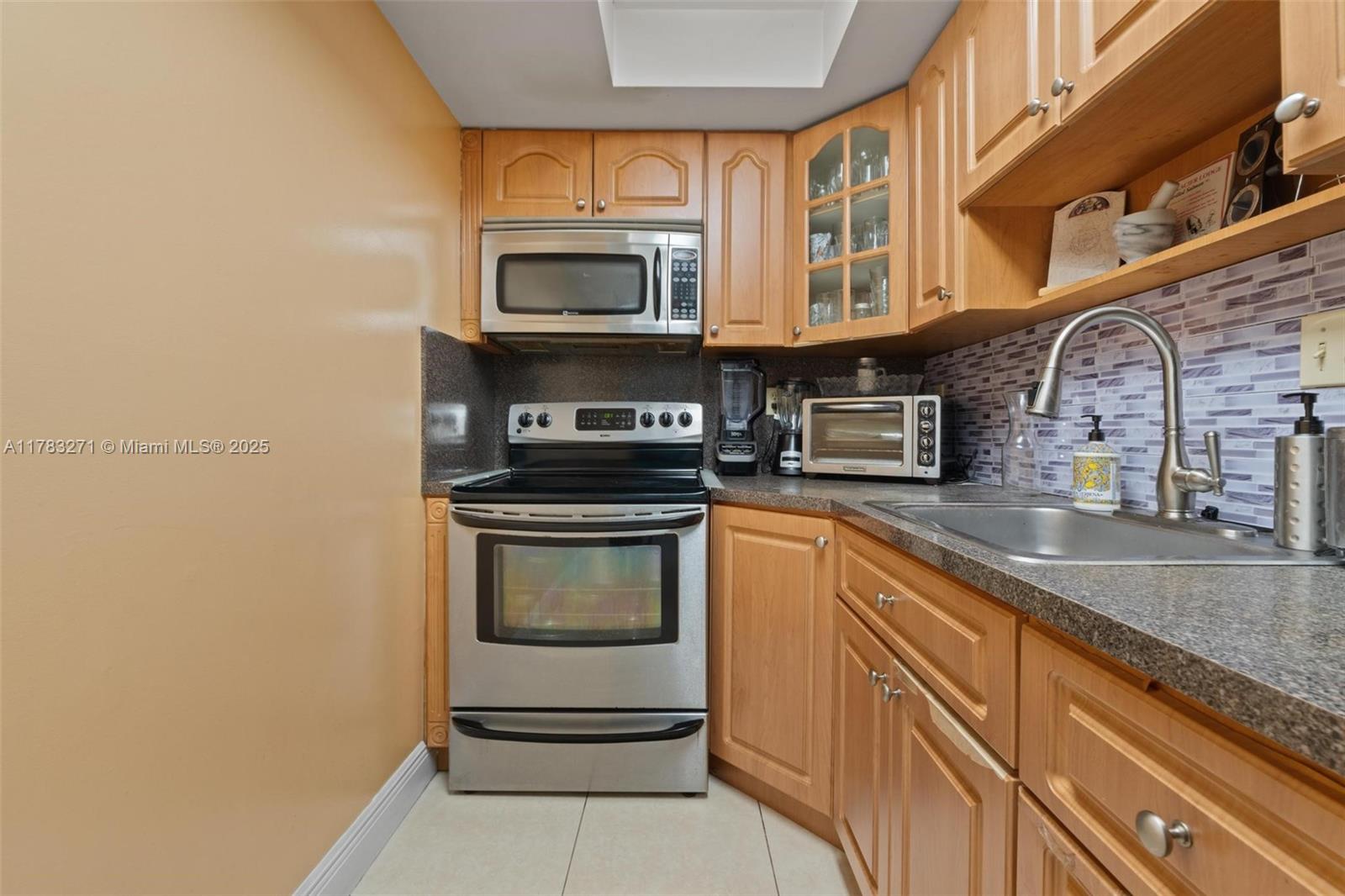 SUNSET VILLAS NO 3 CONDO - Residential