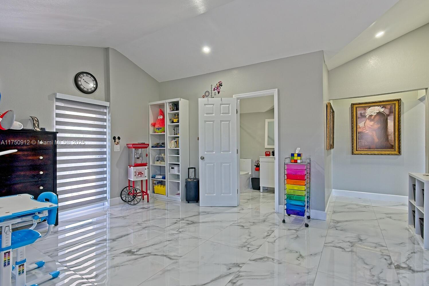 REDLANDS - Residential