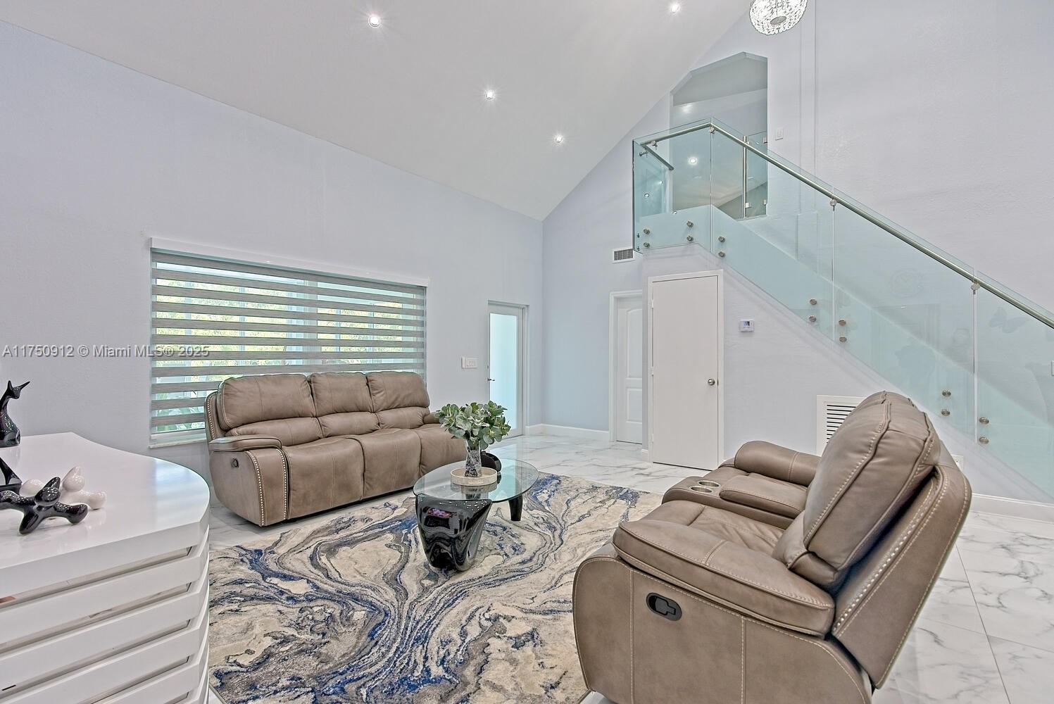 REDLANDS - Residential