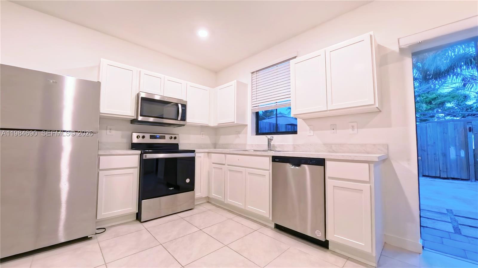 PALM CAY - Residential
