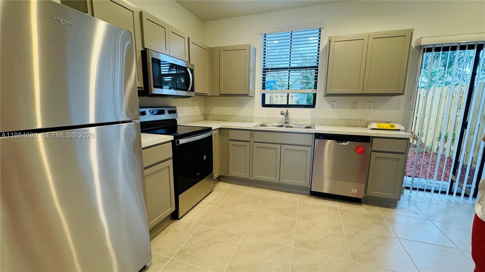 PALM CAY - Residential