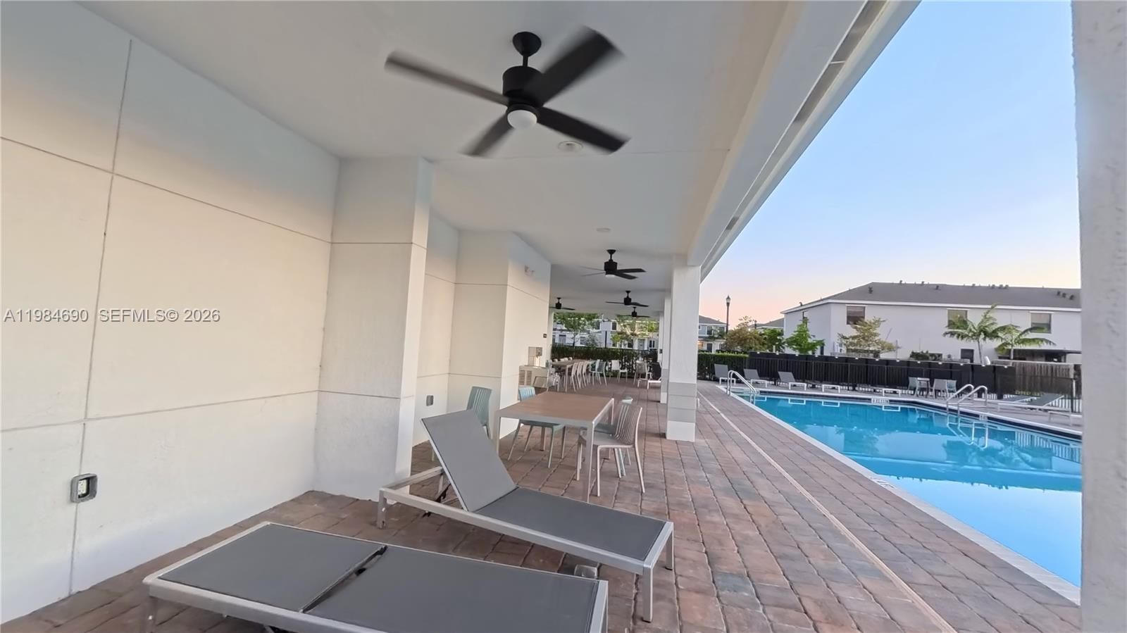 PALM CAY - Residential