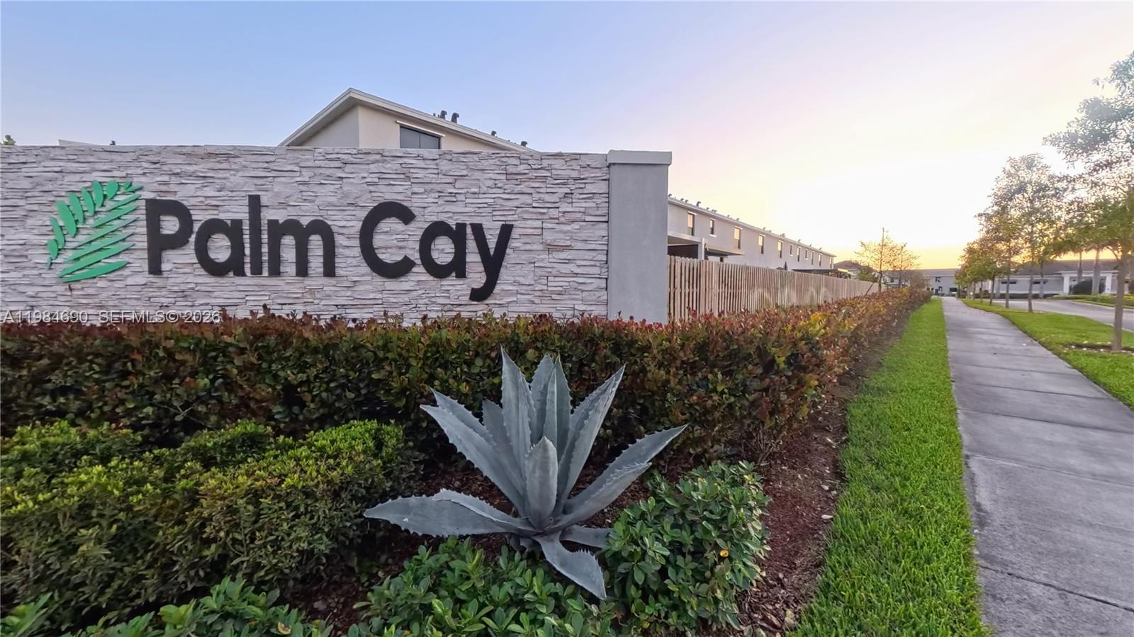 PALM CAY - Residential