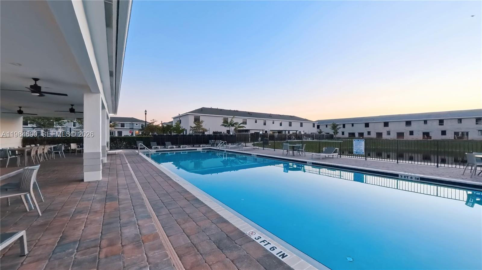 PALM CAY - Residential