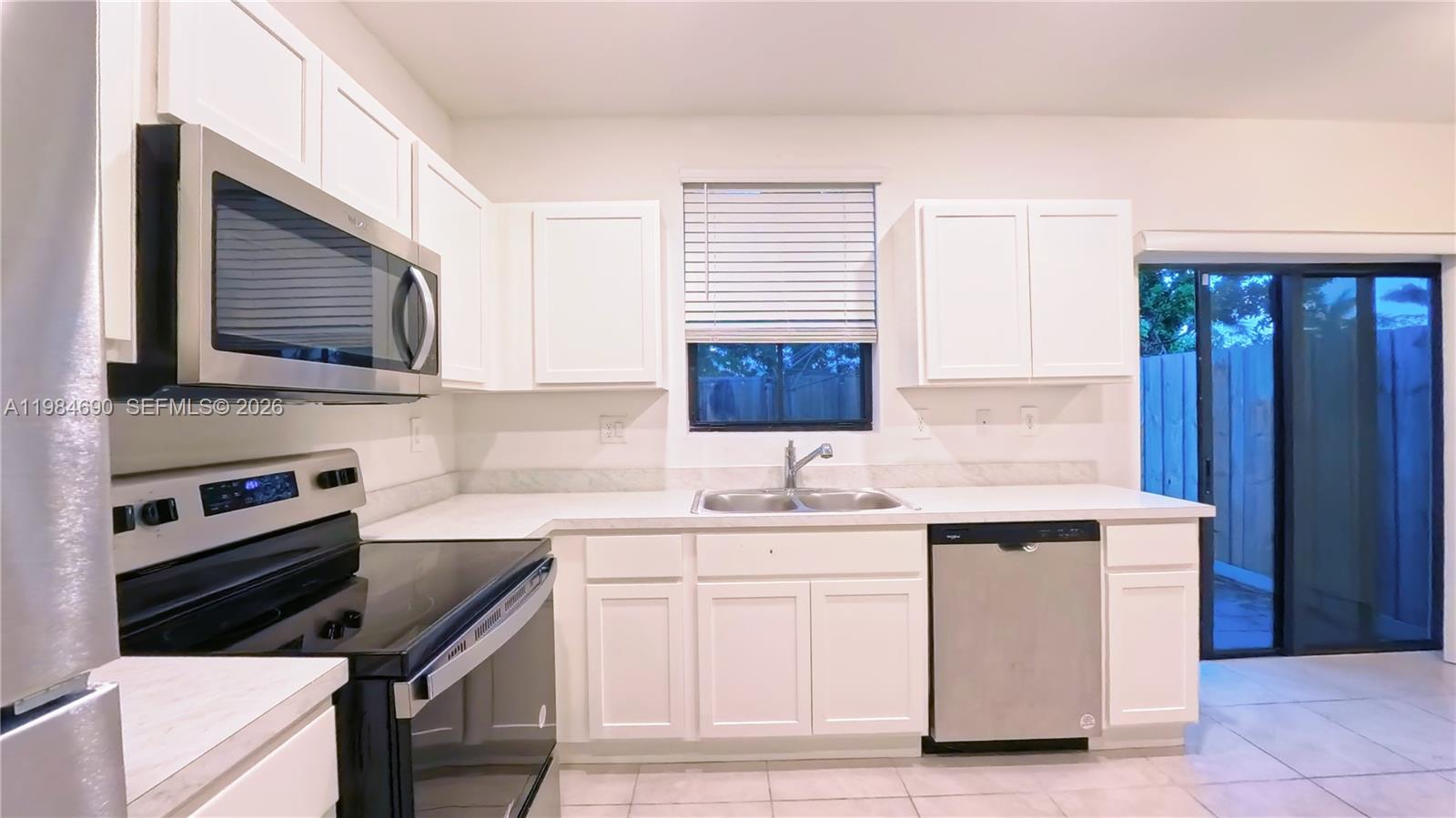 PALM CAY - Residential