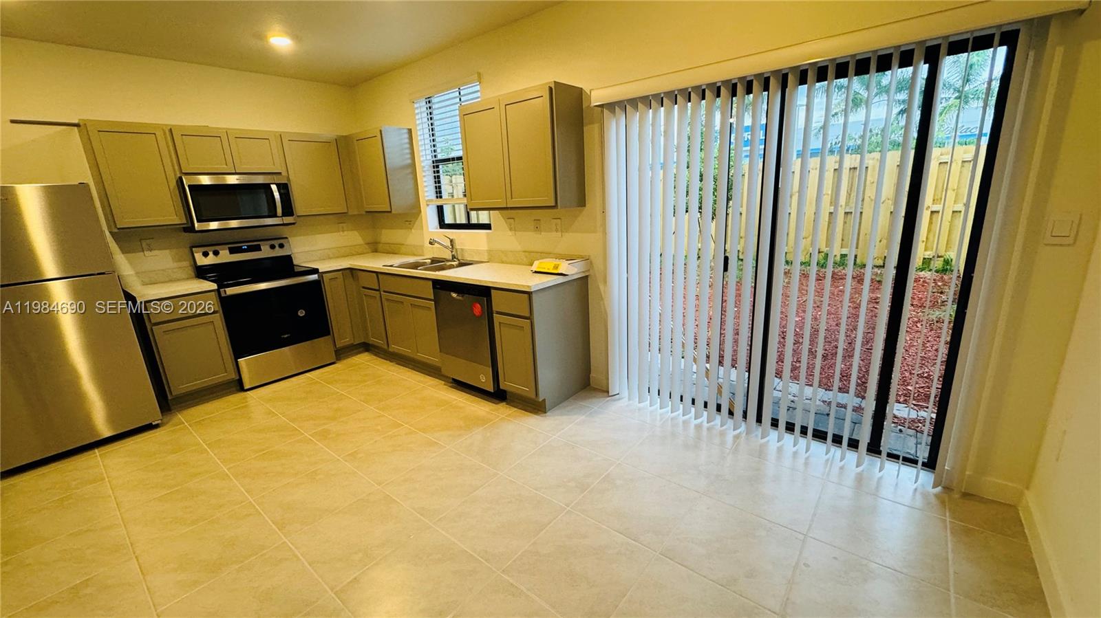 PALM CAY - Residential