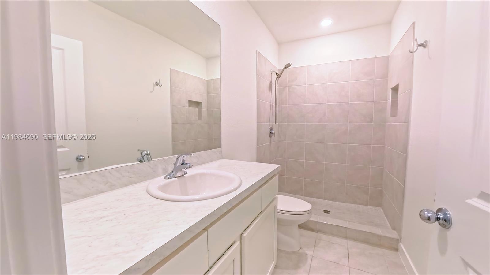 PALM CAY - Residential